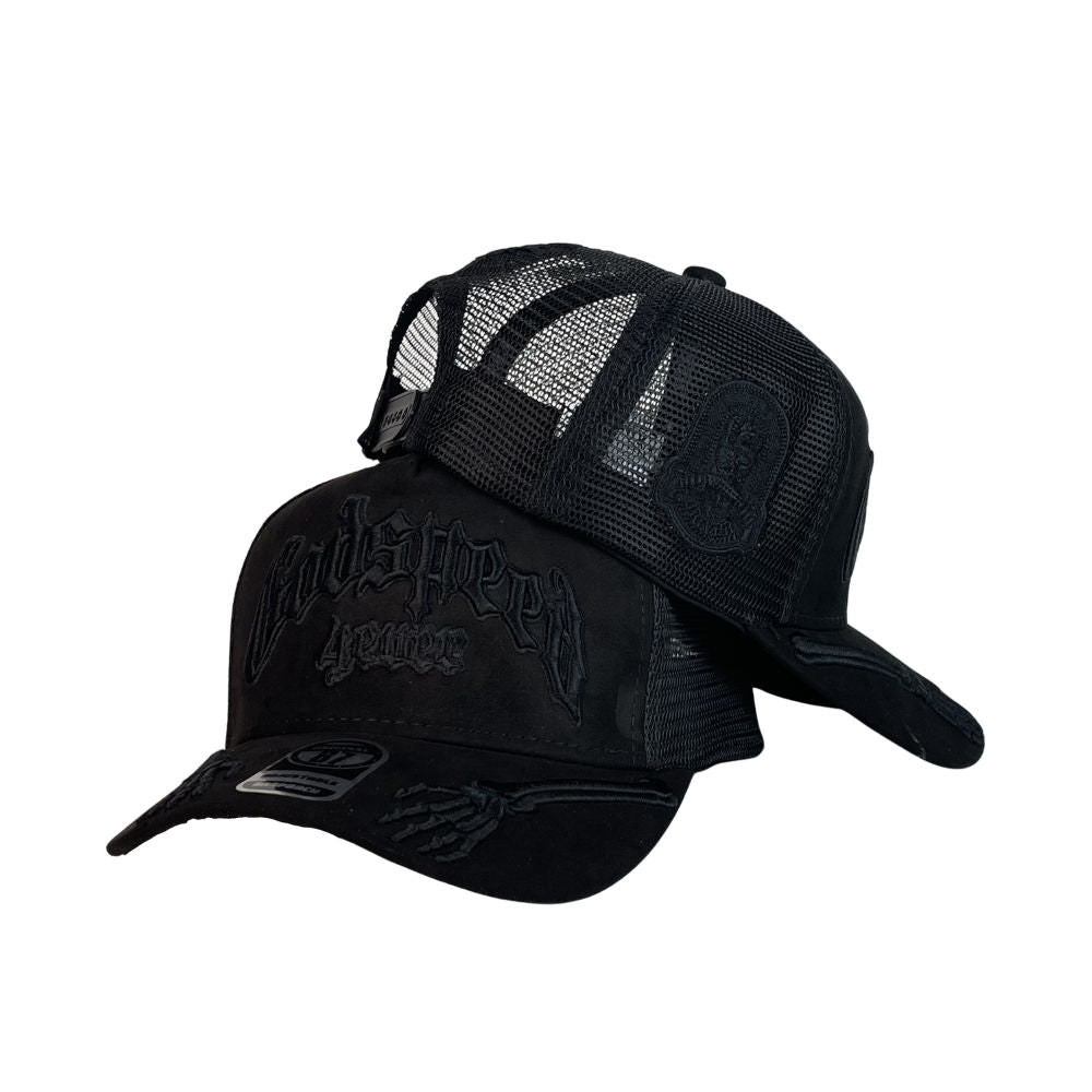 Gorra Godspeed Negra en Gamuza con Bordado en Relieve y Malla Negra.