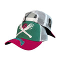 Gorra Godspeed Verde y Fucsia con Malla Blanca y Bordado de Esqueleto.