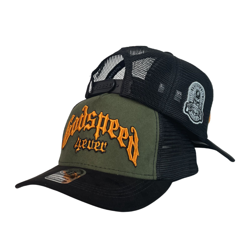 Gorra Godspeed Verde en Gamuza con Bordado en Relieve y Malla Negra.