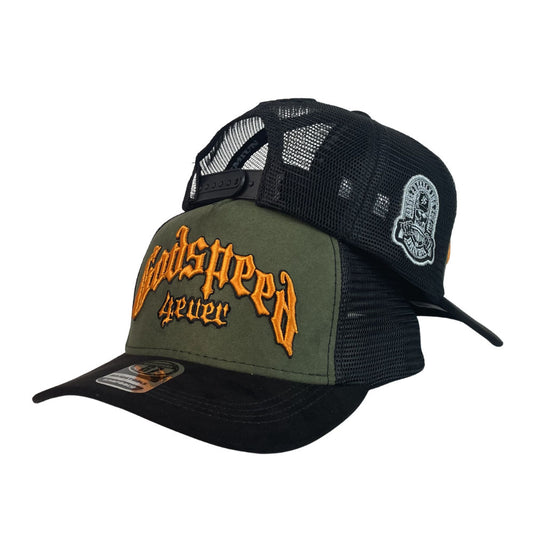 Gorra Godspeed Verde en Gamuza con Bordado en Relieve y Malla Negra.