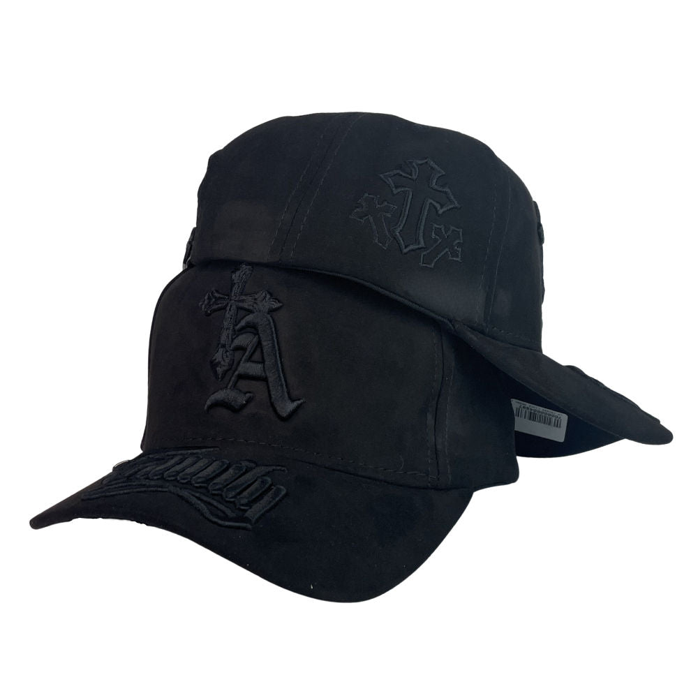 Gorra Full Caps Negra en Gamuza con Bordado en Relieve y Bordado de Cruz.