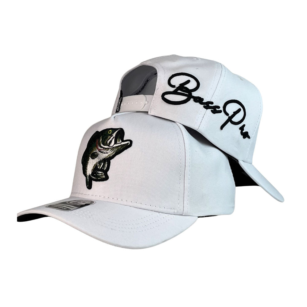 Gorra Bass Pro Shop Blanca con Bordado de Pez y Bordado en Relieve.