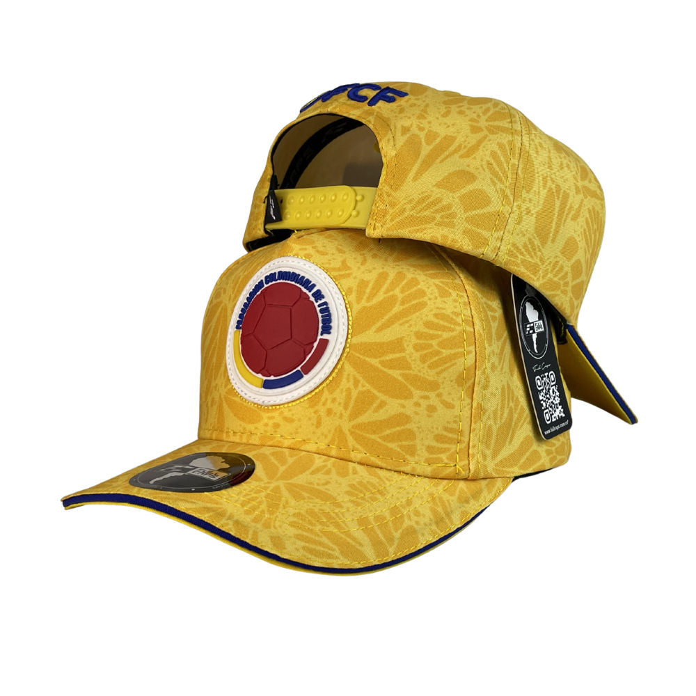 Gorra Colombia Amarilla con Estampado y Parche en Relieve.