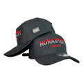 Gorra Monastery Negra con Bordado en Relieve y Placa Metálica.