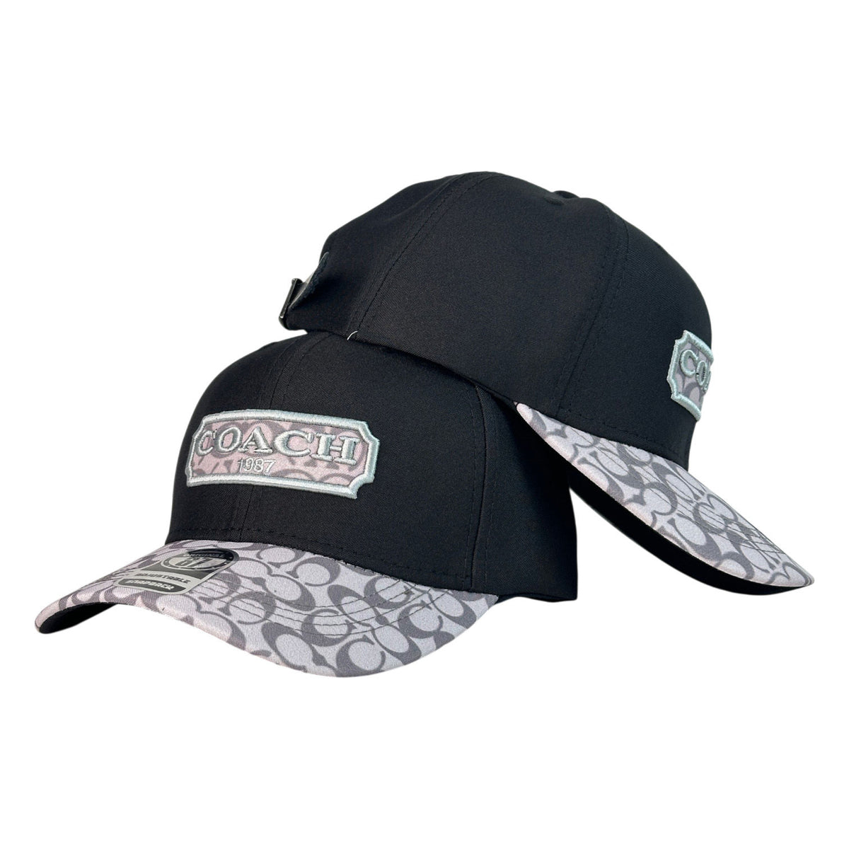 Gorra Coach Negra con Visera Estampada y Parche Bordado.