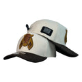 Gorra Full Corral Beige en Gamuza con Bordado de Vaca y Parche Metálico.