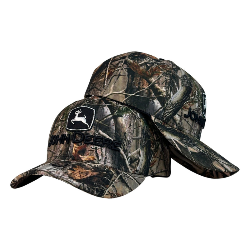Gorra John Deere Camo con Bordado en Relieve y Bordado de Alta Densidad.