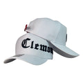 Gorra Clemont Blanca con Bordado en Relieve y Cierre de Gamuza.