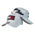 Gorra Tommy Blanca con Bordado en Relieve y Cierre de Cuero.