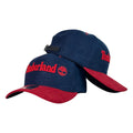 Gorra Timberland Azul y Roja en Gamuza con Bordado en Relieve y Cierre de Cuero.