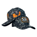 Gorra 5.11 Camo con Bordado en Relieve y Parche Naranja.