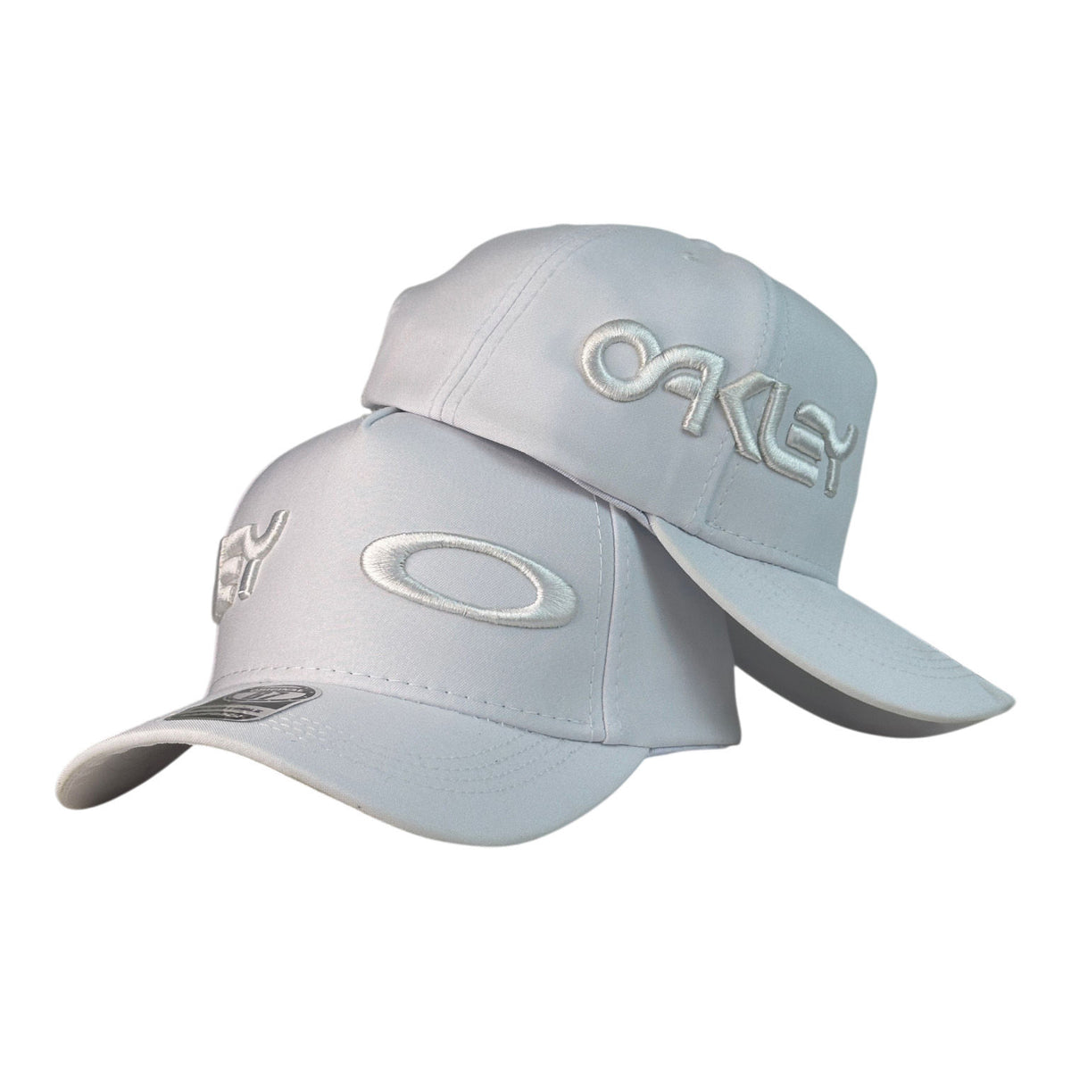 Gorra Oakley Blanca con Bordado en Relieve y Logo Lateral.