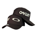 Gorra Oakley Negra con Bordado en Relieve y Logo Lateral.