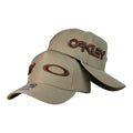 Gorra Oakley Beige con Bordado en Relieve y Logo Lateral.