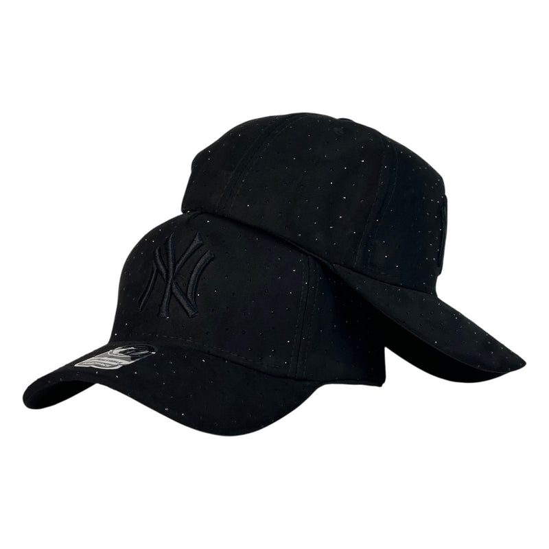 Gorra Full Caps Negra en Gamuza con Cristales y Bordado en Relieve.