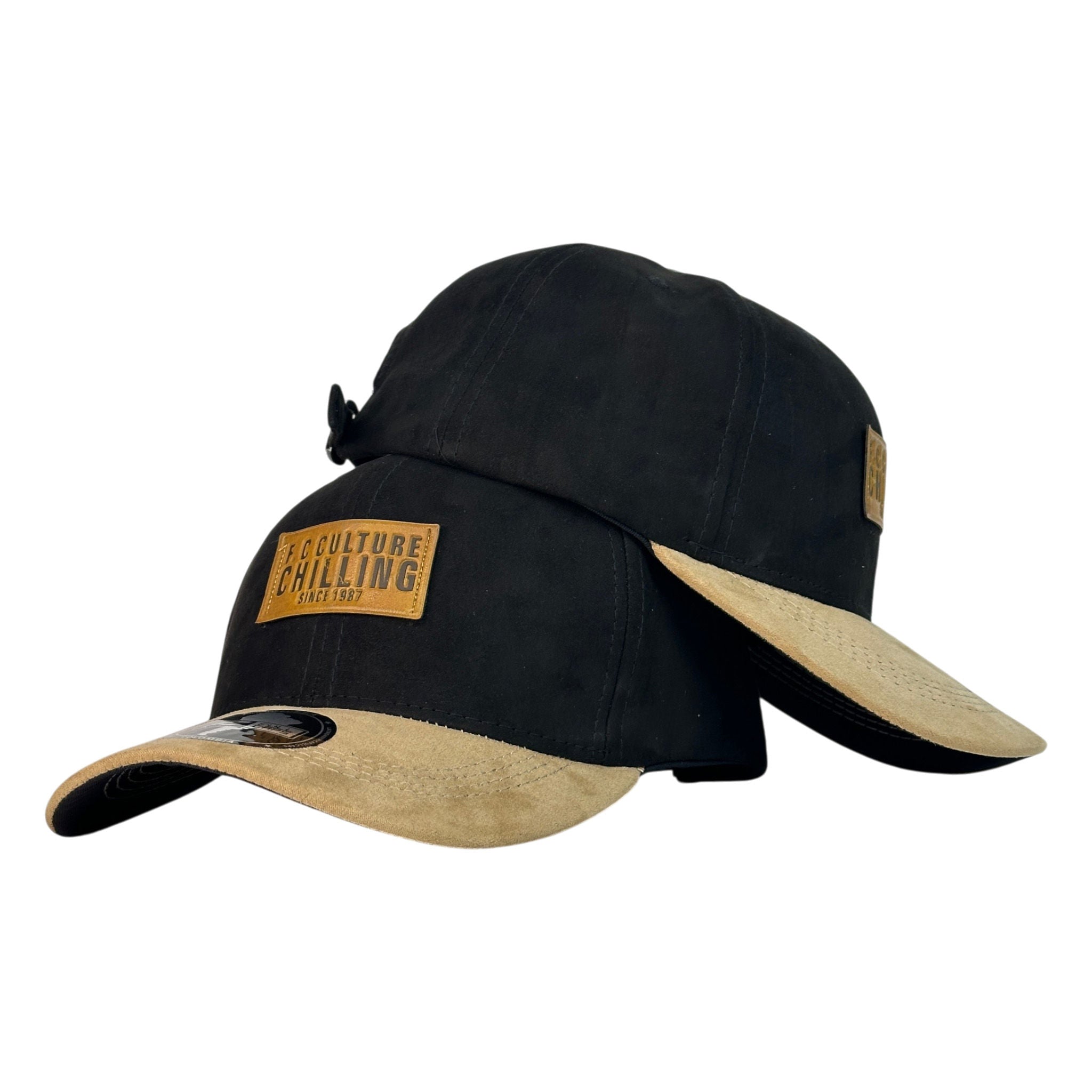 Gorra Full Caps Negra en Gamuza con Visera Beige y Parche de Cuero.