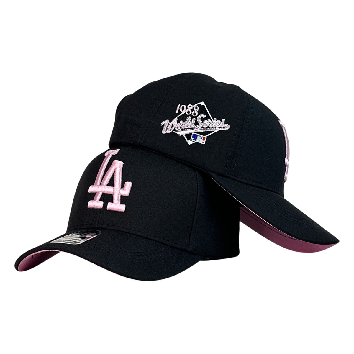 Gorra Equipos Negra con Bordado en Relieve y Visera Rosa.
