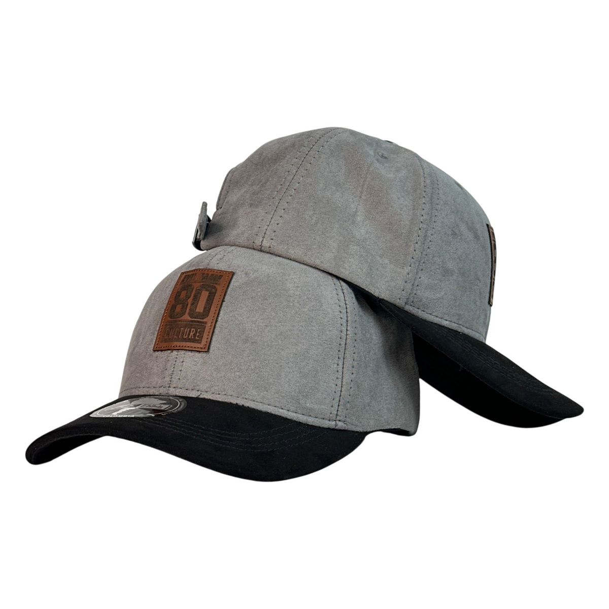 Gorra Full Caps Gris en Gamuza con Visera Negra y Parche de Cuero.