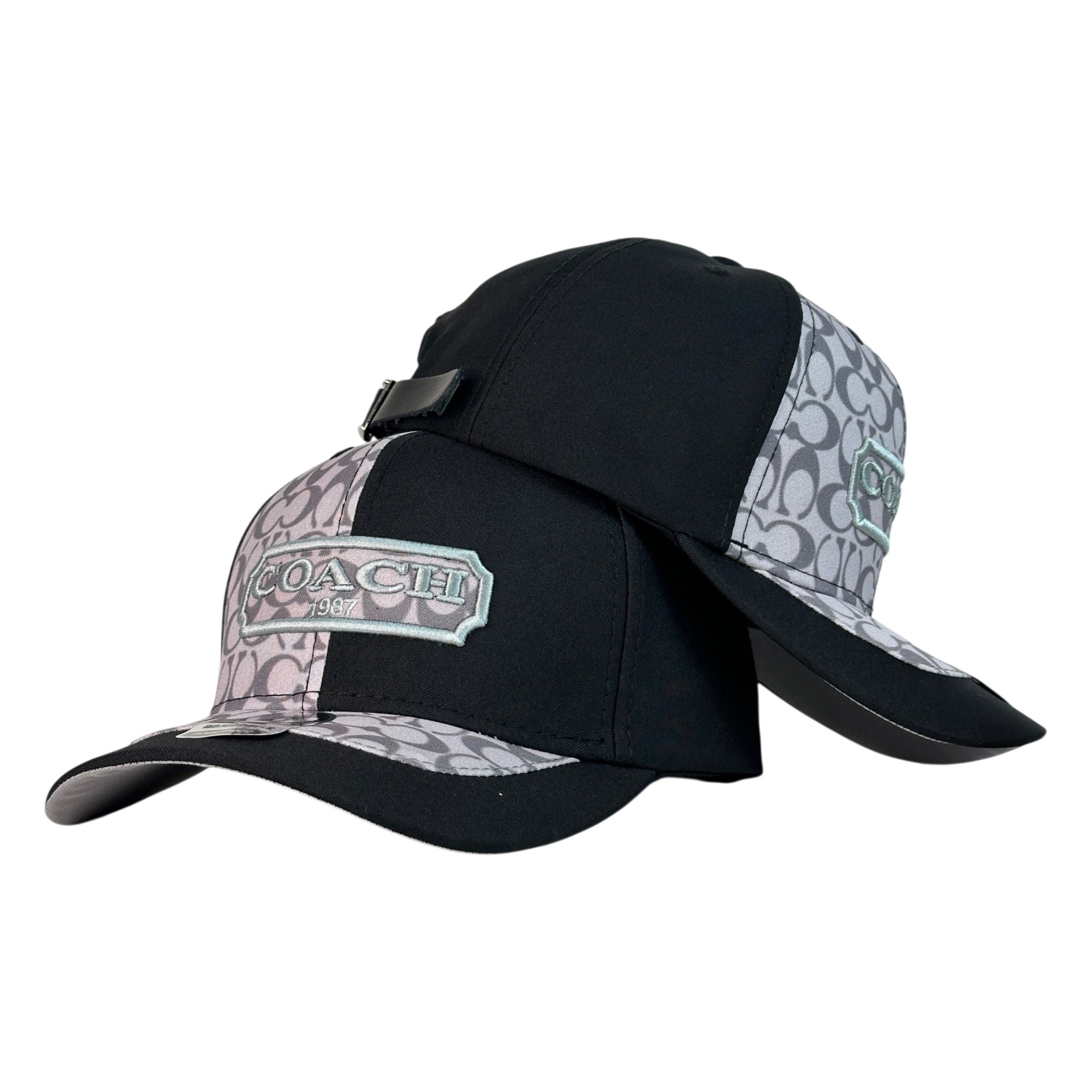 Gorra Coach Negra con Estampado y Cierre de Cuero.