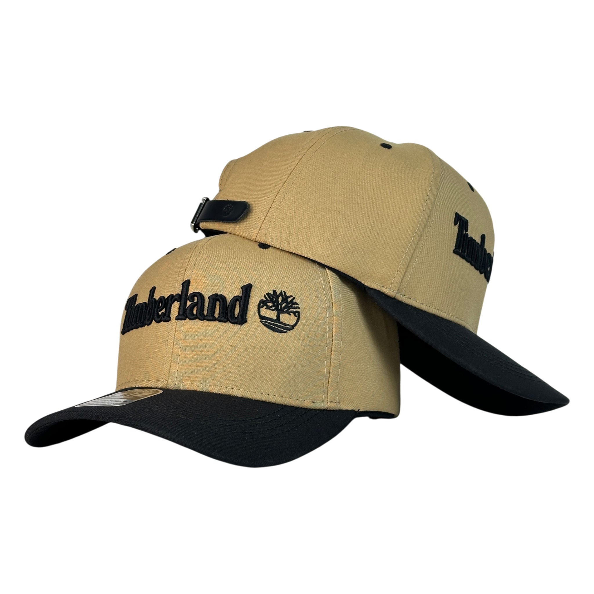 Gorra Timberland Beige con Visera Negra y Bordado en Relieve.