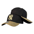 Gorra Equipos Negra en Gamuza con Bordado en Relieve y Visera Miel.