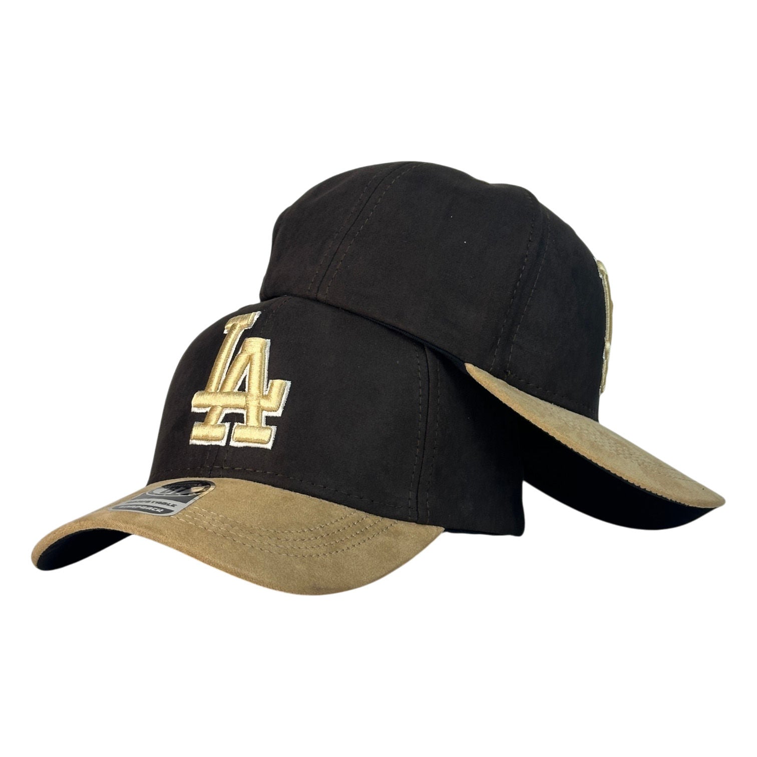 Gorra Equipos Negra en Gamuza con bordado en relieve y visera beige.