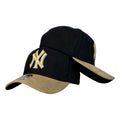 Gorra Equipos Negra en Gamuza con visera color miel y bordado en relieve.