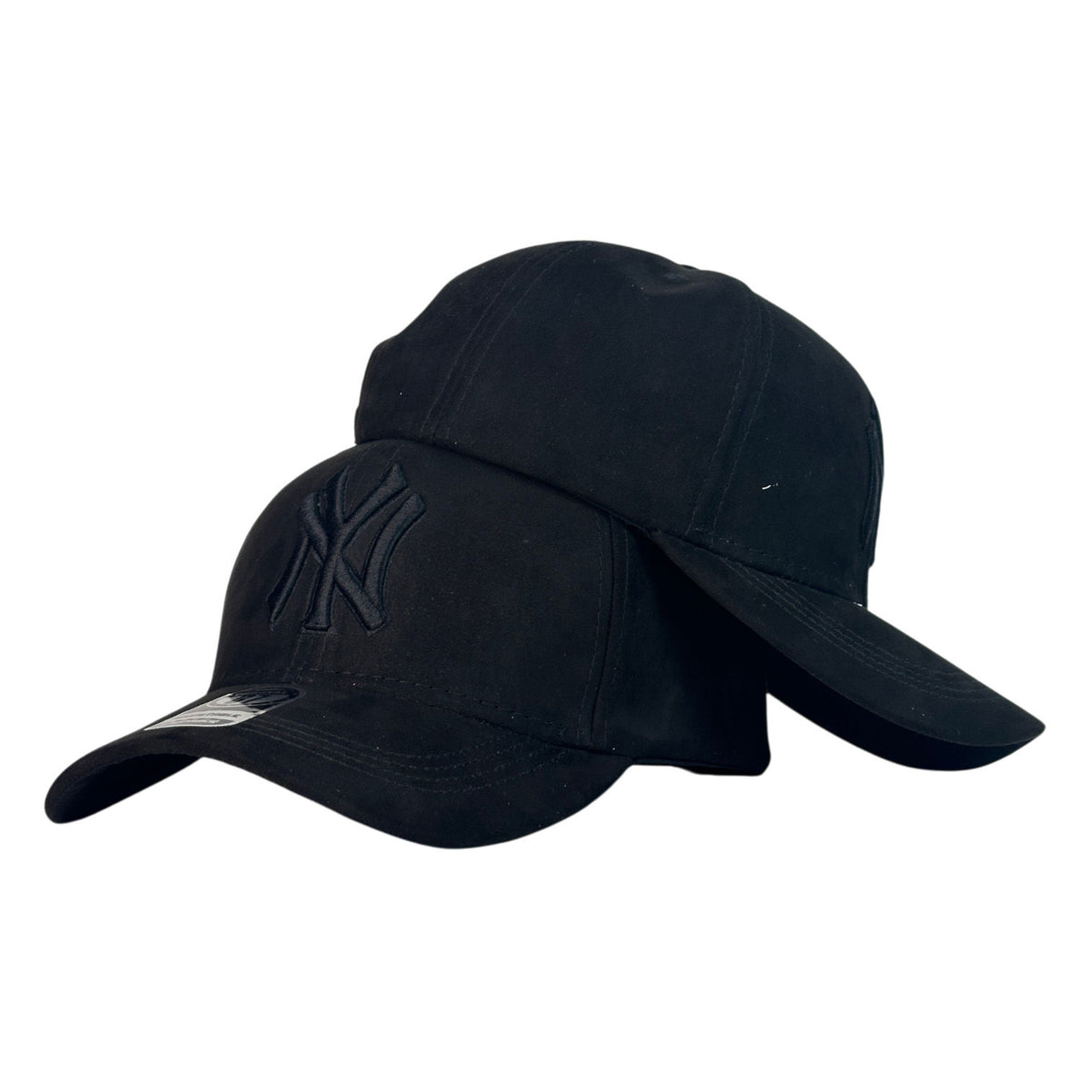 Gorra Equipos Negra en Gamuza con bordado en relieve y diseño monocromático.
