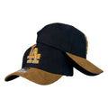Gorra Equipos Negra en Gamuza con visera marrón y bordado en relieve.