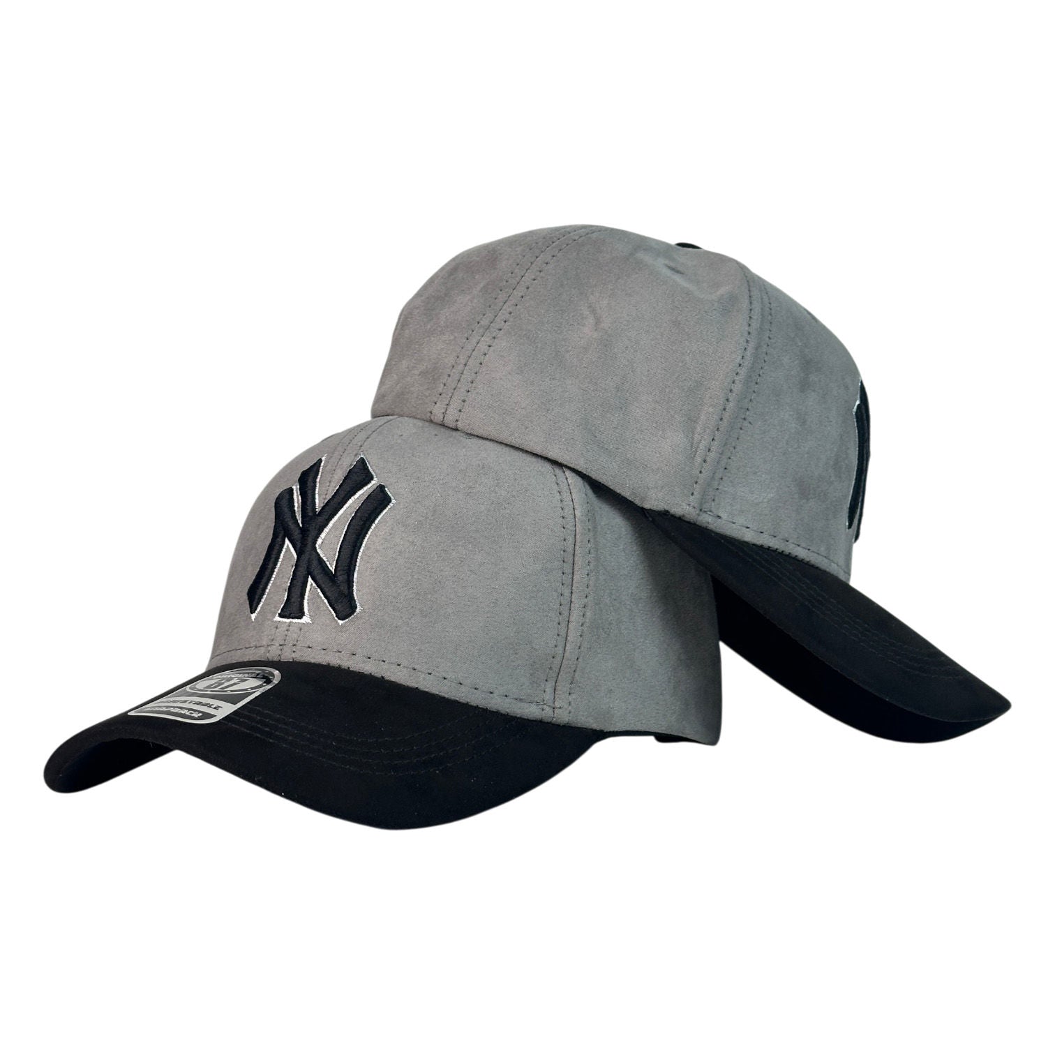 Gorra Equipos Gris en Gamuza con Bordado en Relieve y Visera Negra.
