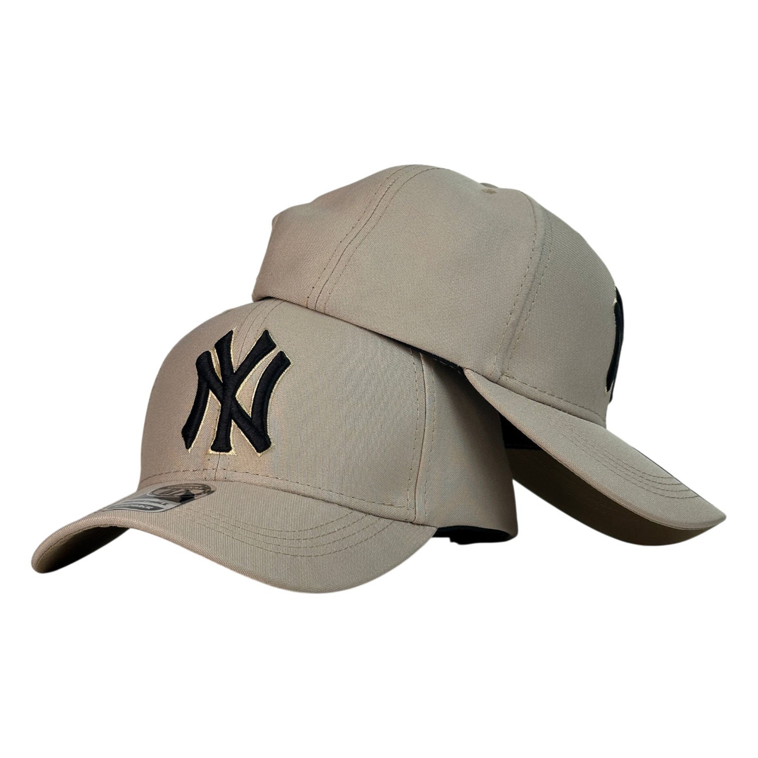Gorra Equipos Beige con Bordado en Relieve y Visera Curva.