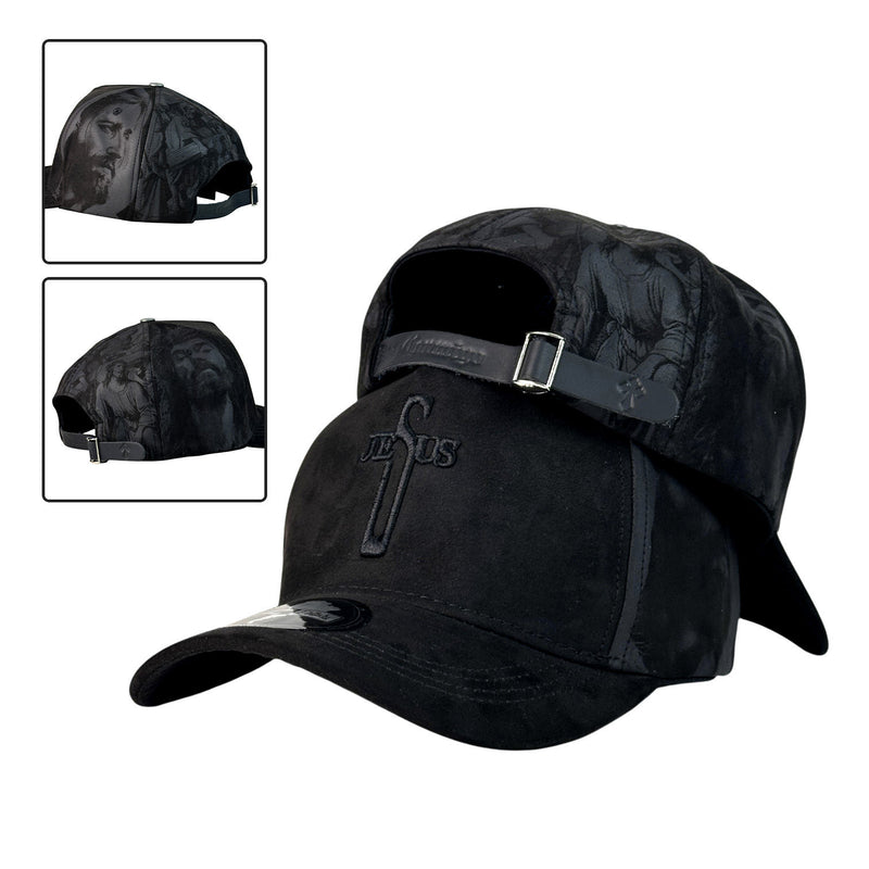 Gorra FE Negra en Gamuza con bordado en relieve y cierre de cuero.
