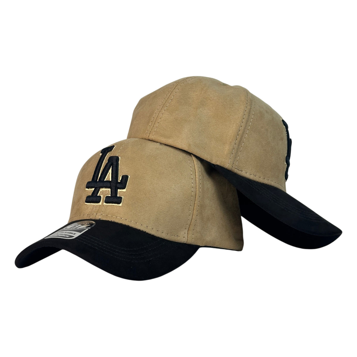 Gorra Equipos Beige en Gamuza con Bordado en Relieve y Visera Negra.