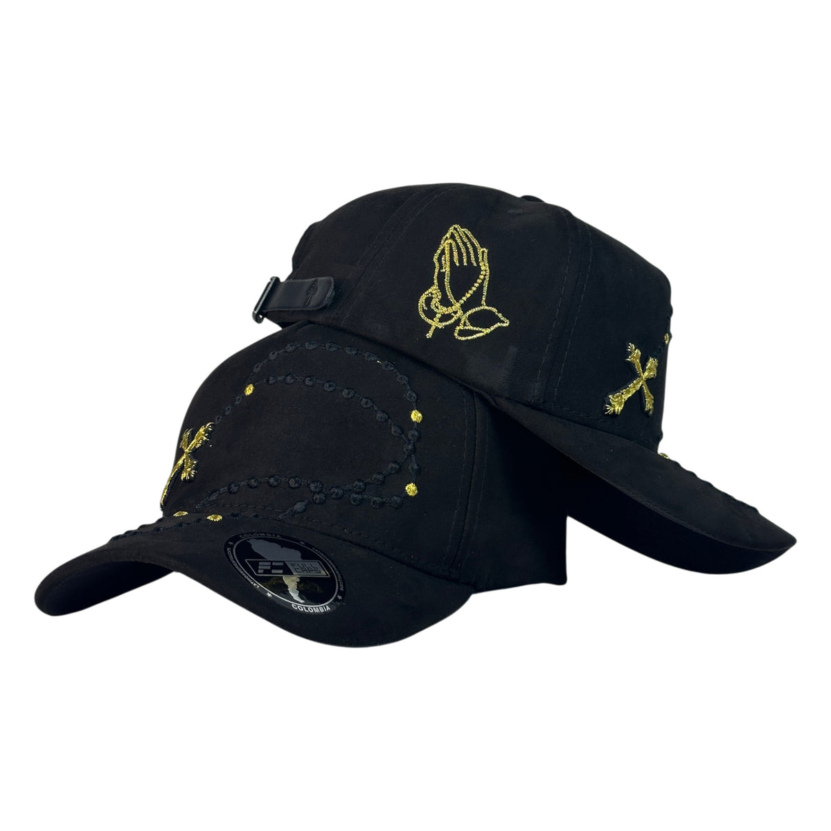 Gorra FE Negra con bordado de manos en oración y detalles de cruces doradas.
