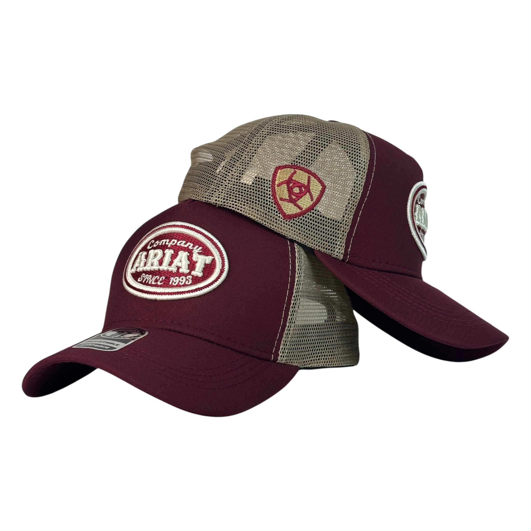 Gorra Ariat Burdeos con malla beige y bordado en relieve.