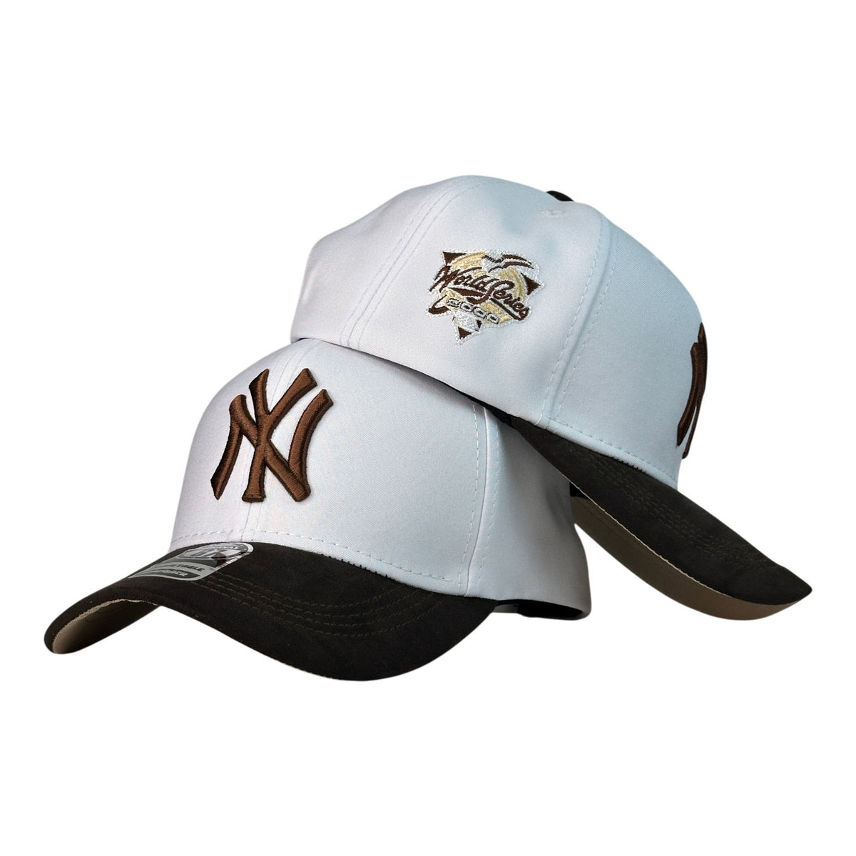 Gorra Equipos Blanca con Bordado en Relieve y Visera Marrón.