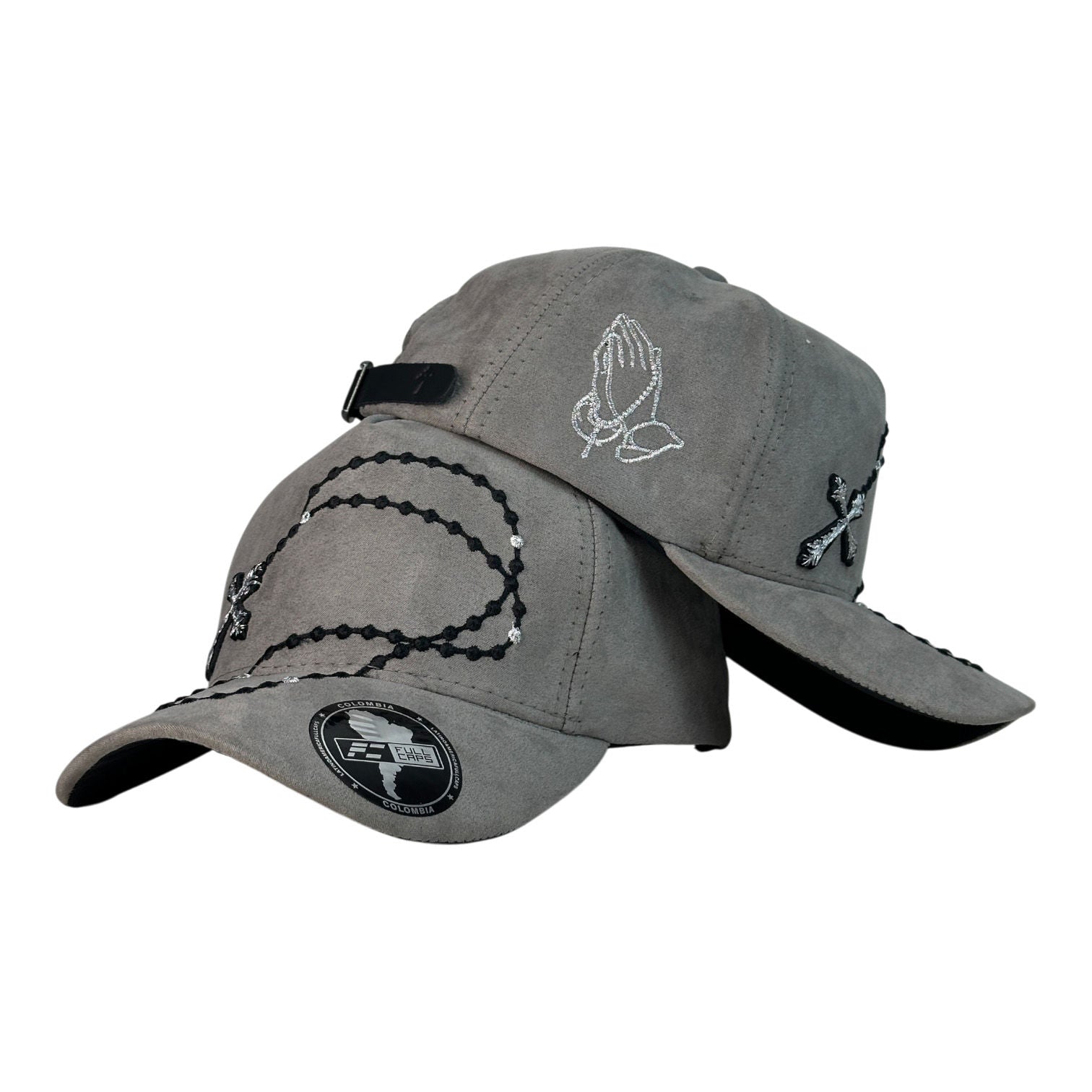 Gorra FE Gris en Gamuza con bordado de rosario y manos en oración.