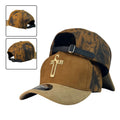Gorra FE Marrón en Gamuza con bordado en relieve y cierre de cuero.