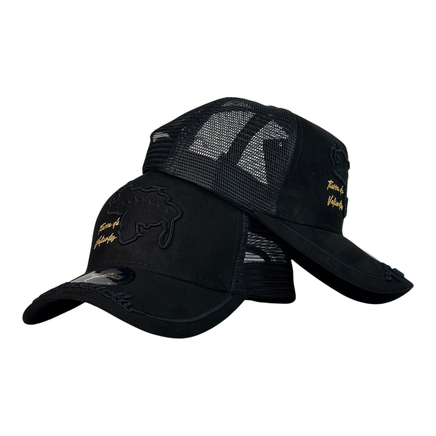 Gorra Venezuela Negra con malla negra y bordado en relieve.