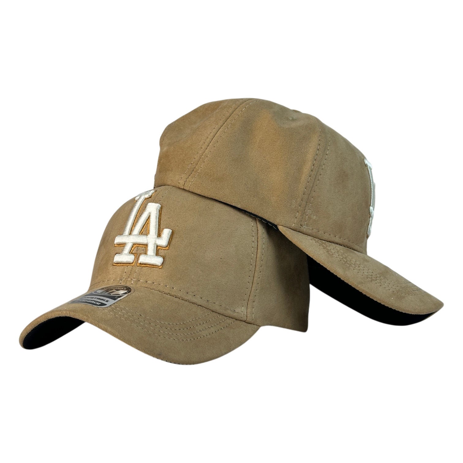 Gorra Equipos Beige en Gamuza con Bordado en Relieve y Visera Curva.