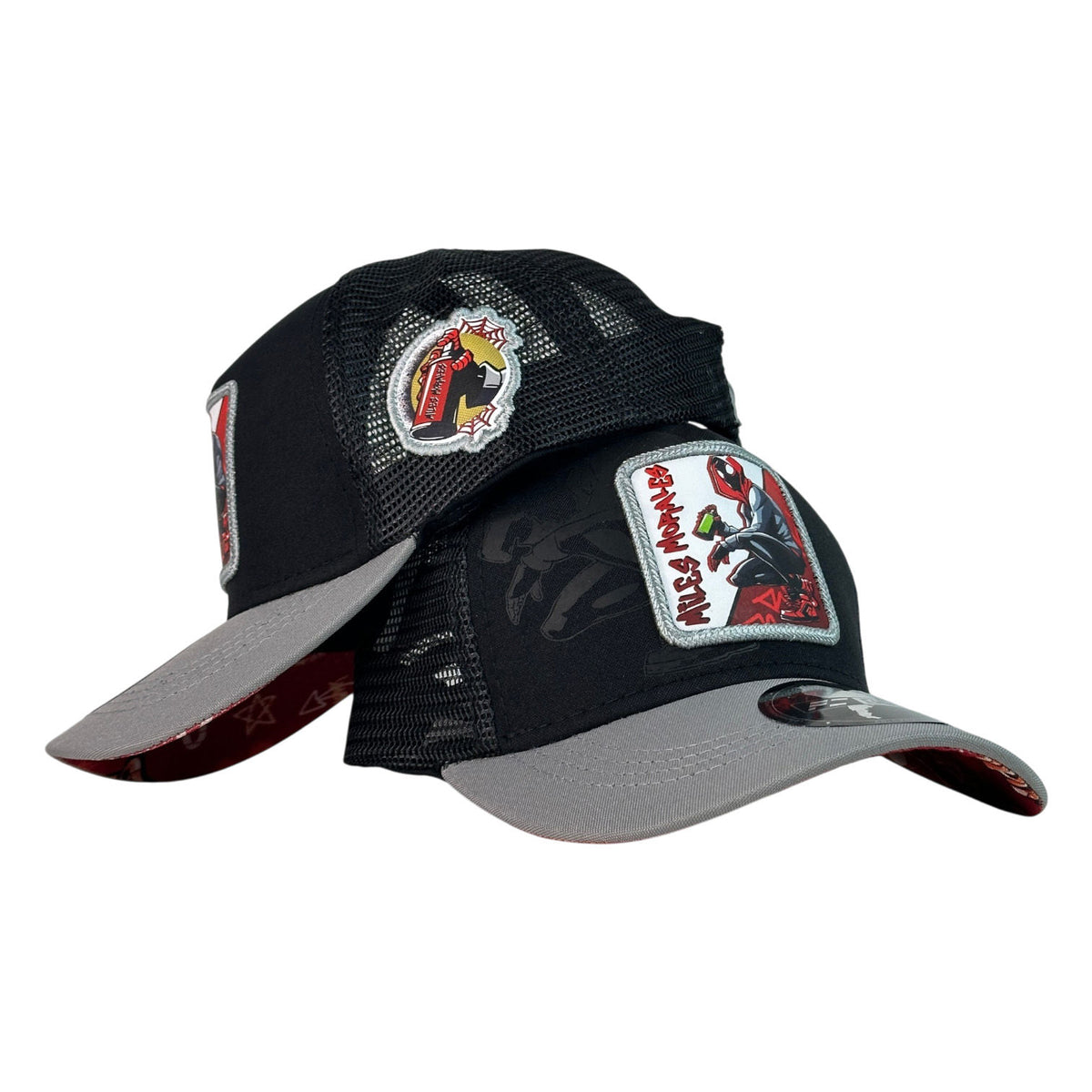 Gorra Marvel Negra con Visera Gris y Parche Frontal de Miles Morales.