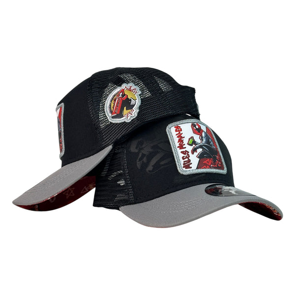 Gorra Marvel Negra con Visera Gris y Parche Frontal de Miles Morales.