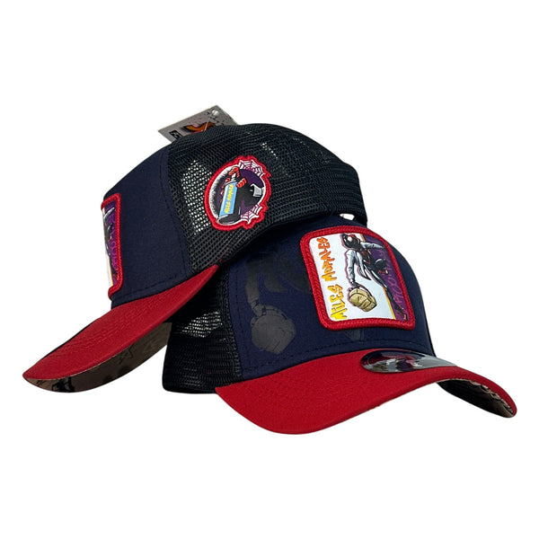 Gorra Marvel Azul Marino con Visera Roja y Parche Frontal de Miles Morales.