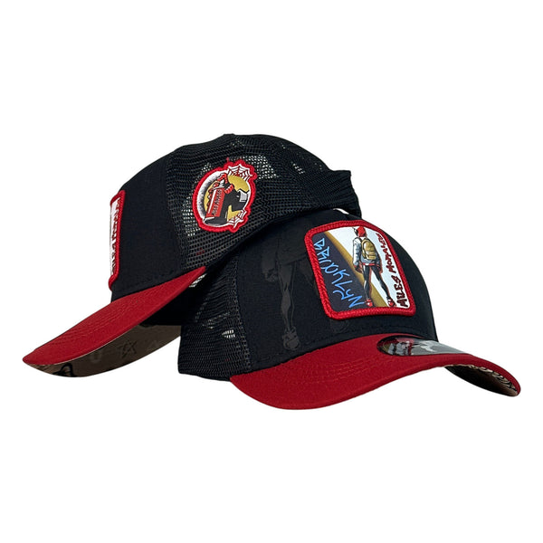 Gorra Marvel Negra con Visera Roja y Parche Frontal de Miles Morales.