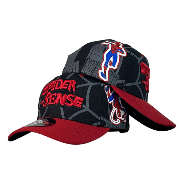 Gorra Marvel Negra con Visera Roja y Bordado Frontal Spider Sense.