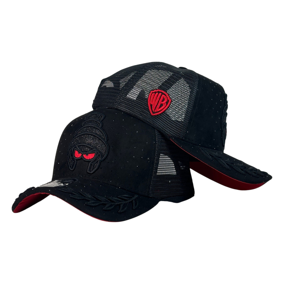Gorra Full Caps Negra con Bordado Frontal de Marvin el Marciano y Malla Trasera.