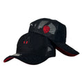 Gorra Full Caps Negra con Malla Trasera y Bordado Frontal del Pato Lucas.