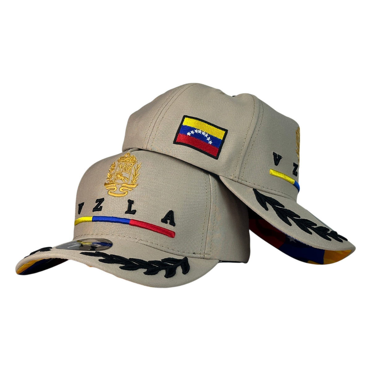 Gorra Venezuela Beige con Bordado Frontal Escudo VZLA y Bordado de Laureles en Visera.