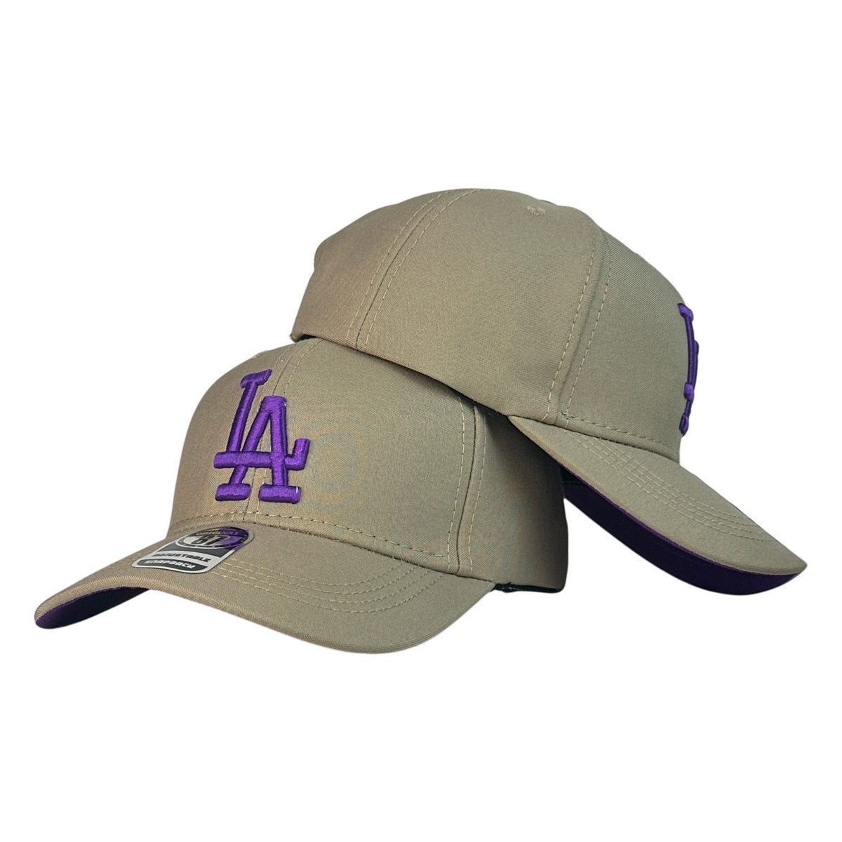Gorra Niños Beige con Bordado Frontal Morado y Visera Curva.