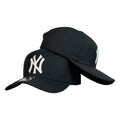 Gorra Niños Negra con Bordado Frontal Blanco y Visera Curva.